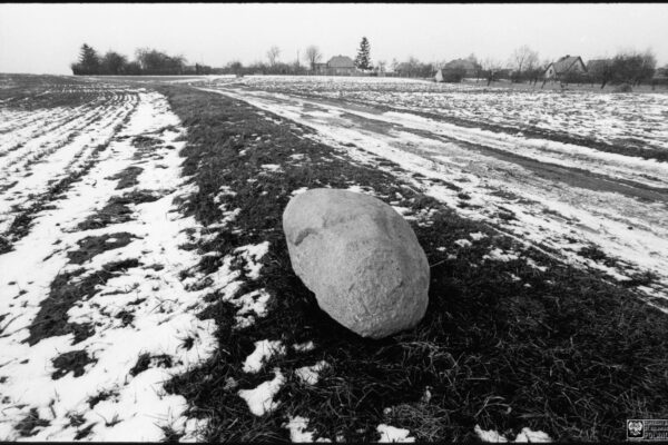 Kamień polny z cyklu Pejzaże prawie symetryczne, Ostrzeszów 1978